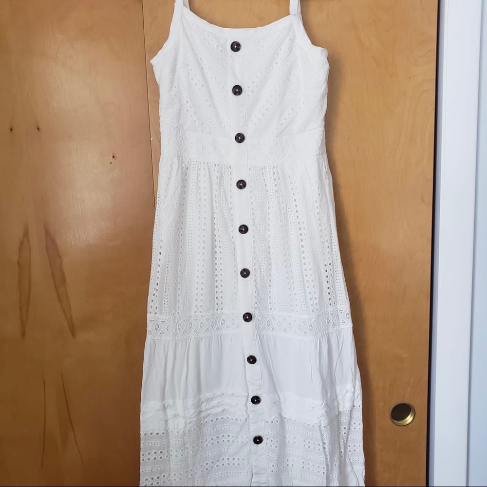 White dress w/ buttons (M)